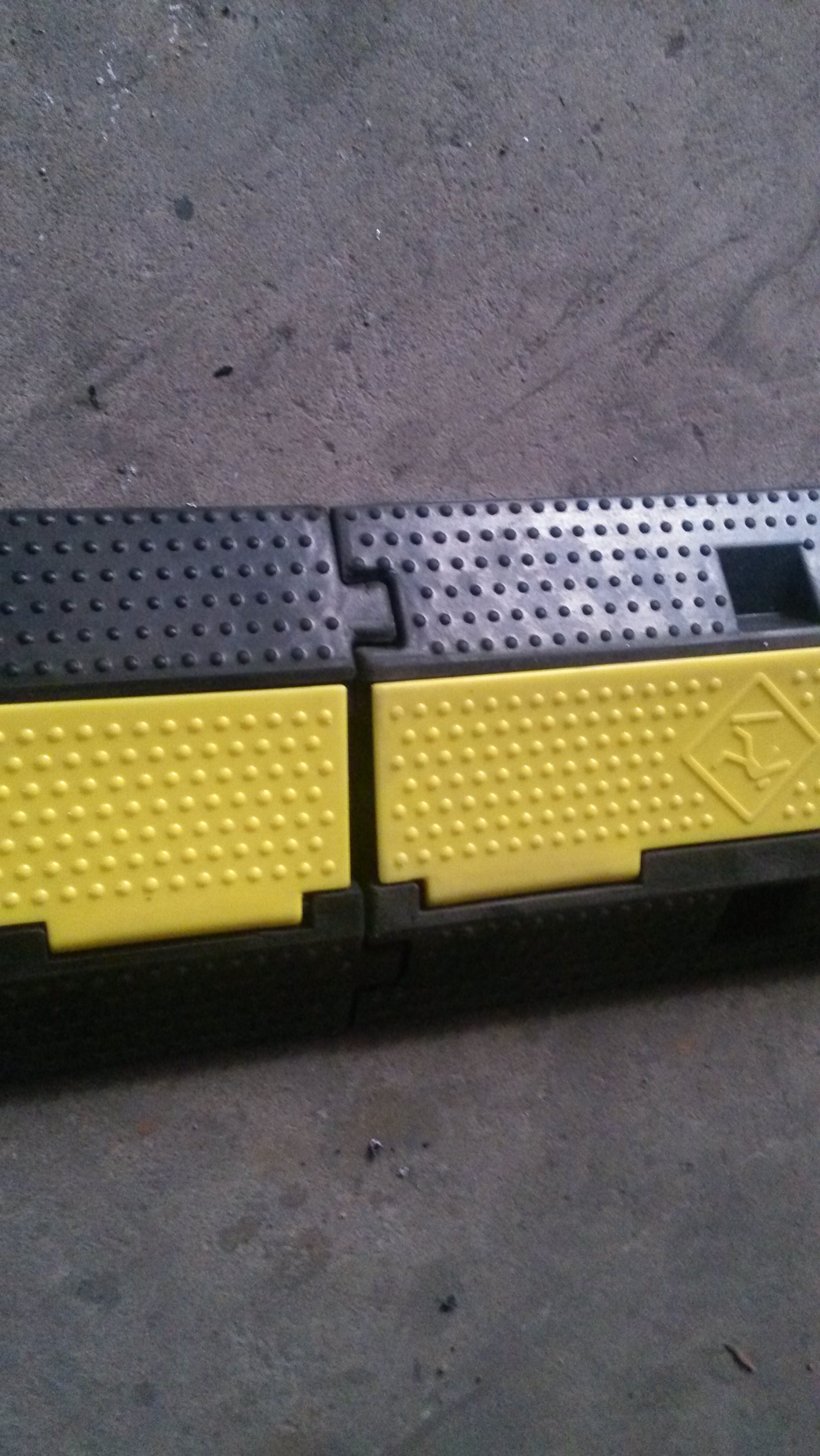 Cable Cross 2 Way Outdoor Rubber Cable Protector Stage Truss Fitting