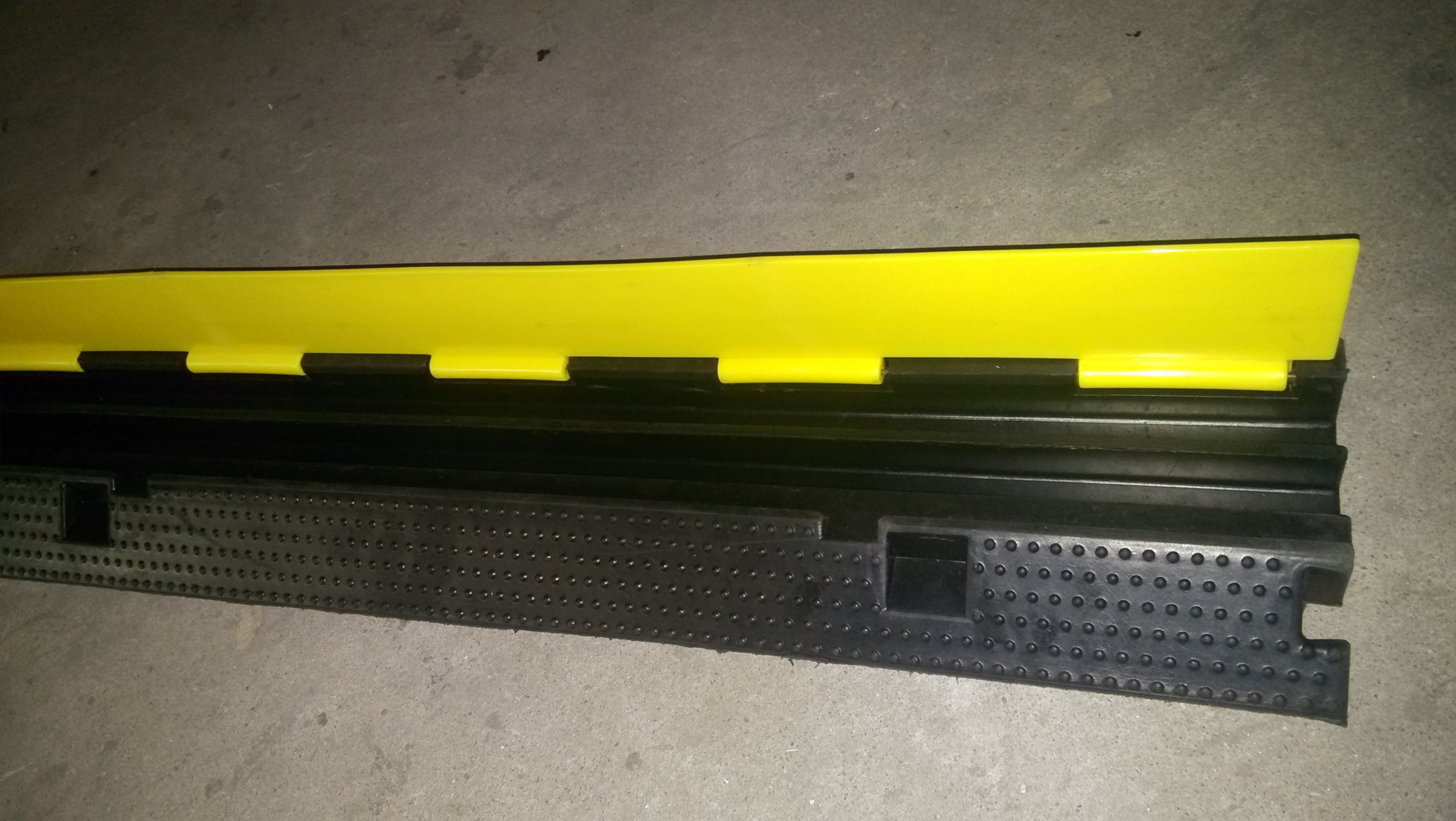 Cable Cross 2 Way Outdoor Rubber Cable Protector Stage Truss Fitting