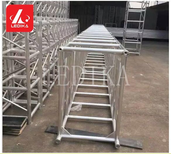 Spigot Aluminum Alloy Mobile Lighting Stage Truss For Performance