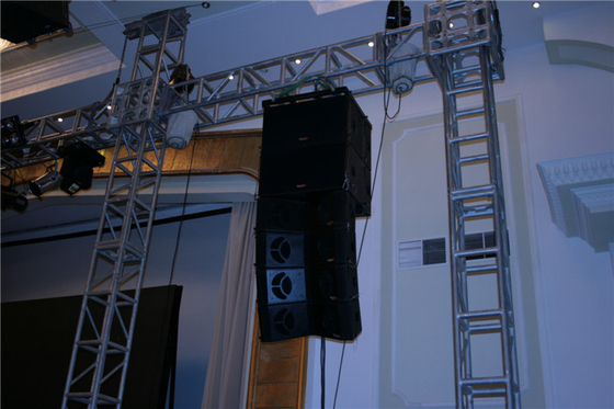 Black Indoor Layer Speaker Truss Aluminum Loading LED System 300x300 mm