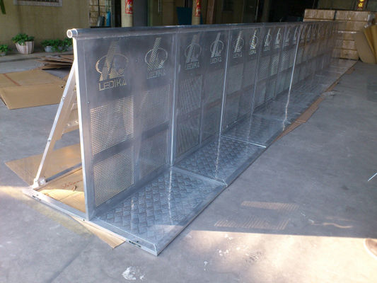 Line Array Prolyte Safety Barriers Crowd Control System Silver 30kg For Outdoor Catwalk Show