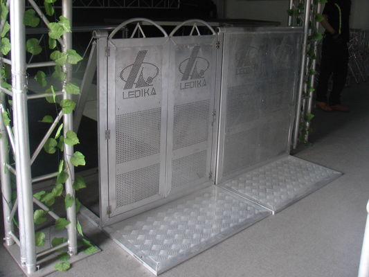 Maximize Security And Comfort With Aluminum Crowd Control Barriers