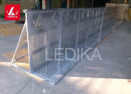 Stable Stage Metal Crowd Control Barriers Heavy Duty Interlocking Coated